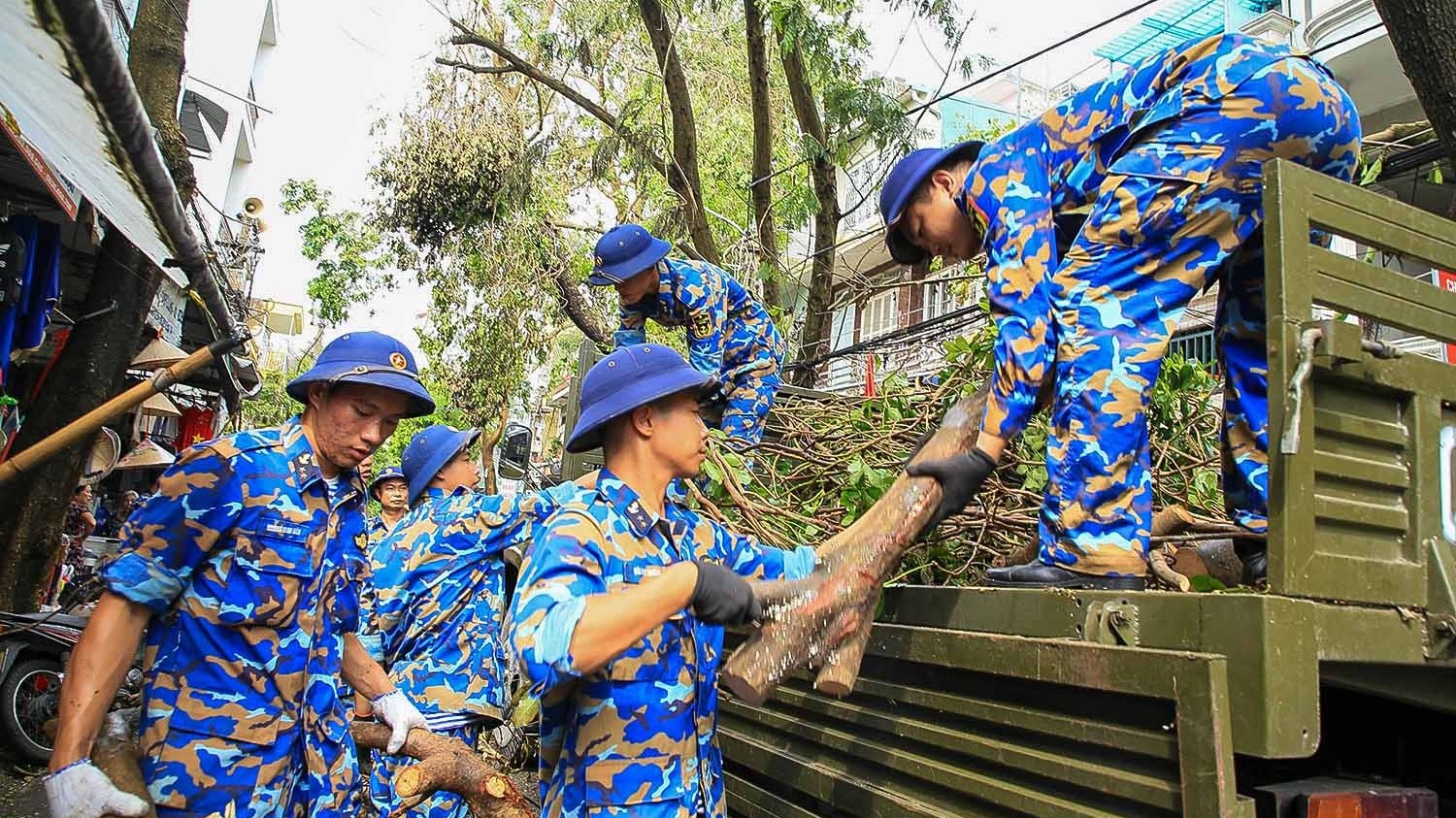 hon 200 can bo chien si hai quan tham gia tang cuong khac phuc hau qua bao so 3 tai hai phong