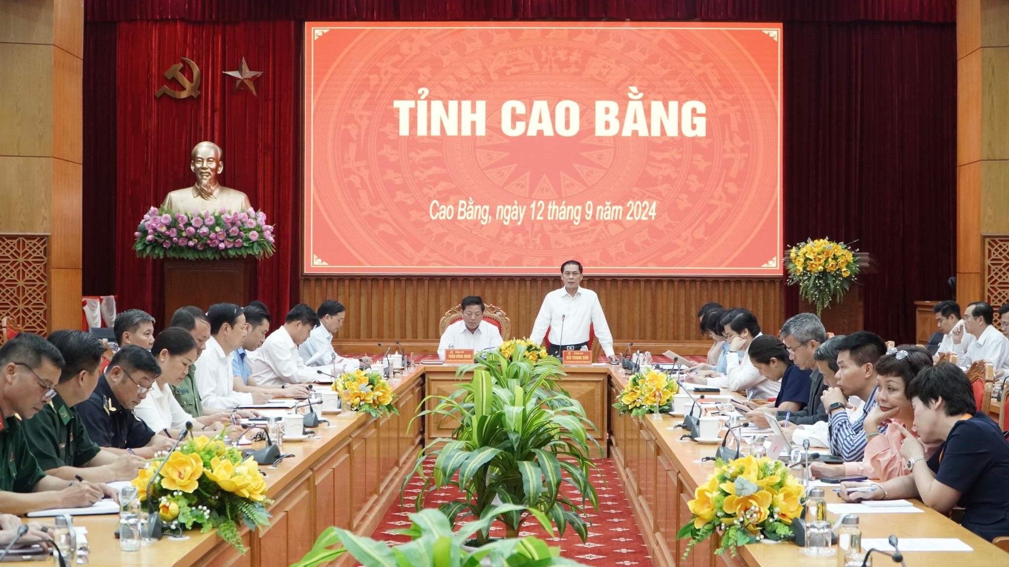 pho thu tuong bo truong bui thanh son lam viec voi tinh uy cao bang