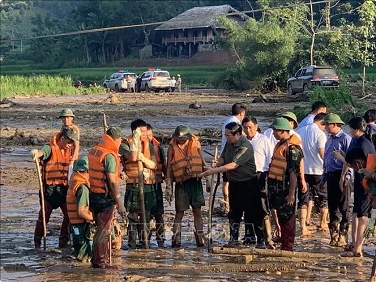 PM inspects search for victims at devastating landslide site in Lao Cai