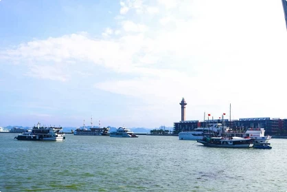 Ha Long city welcoming tourists back