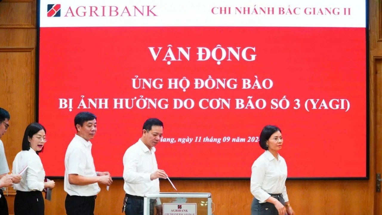 Cán bộ, người lao động Agribank ủng hộ 01 ngày lương khắc phục hậu quả bão số 3