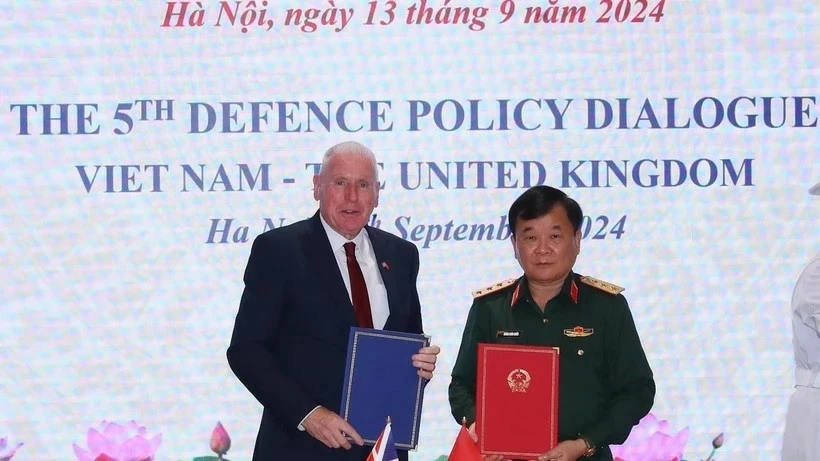 Vietnam, UK officials convene 5th defence policy dialogue in Hanoi