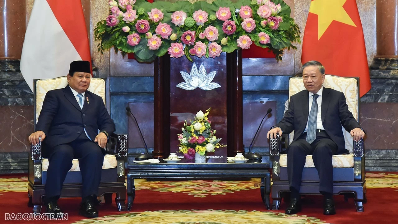 Top leader of Vietnam receives President-elect of Indonesia