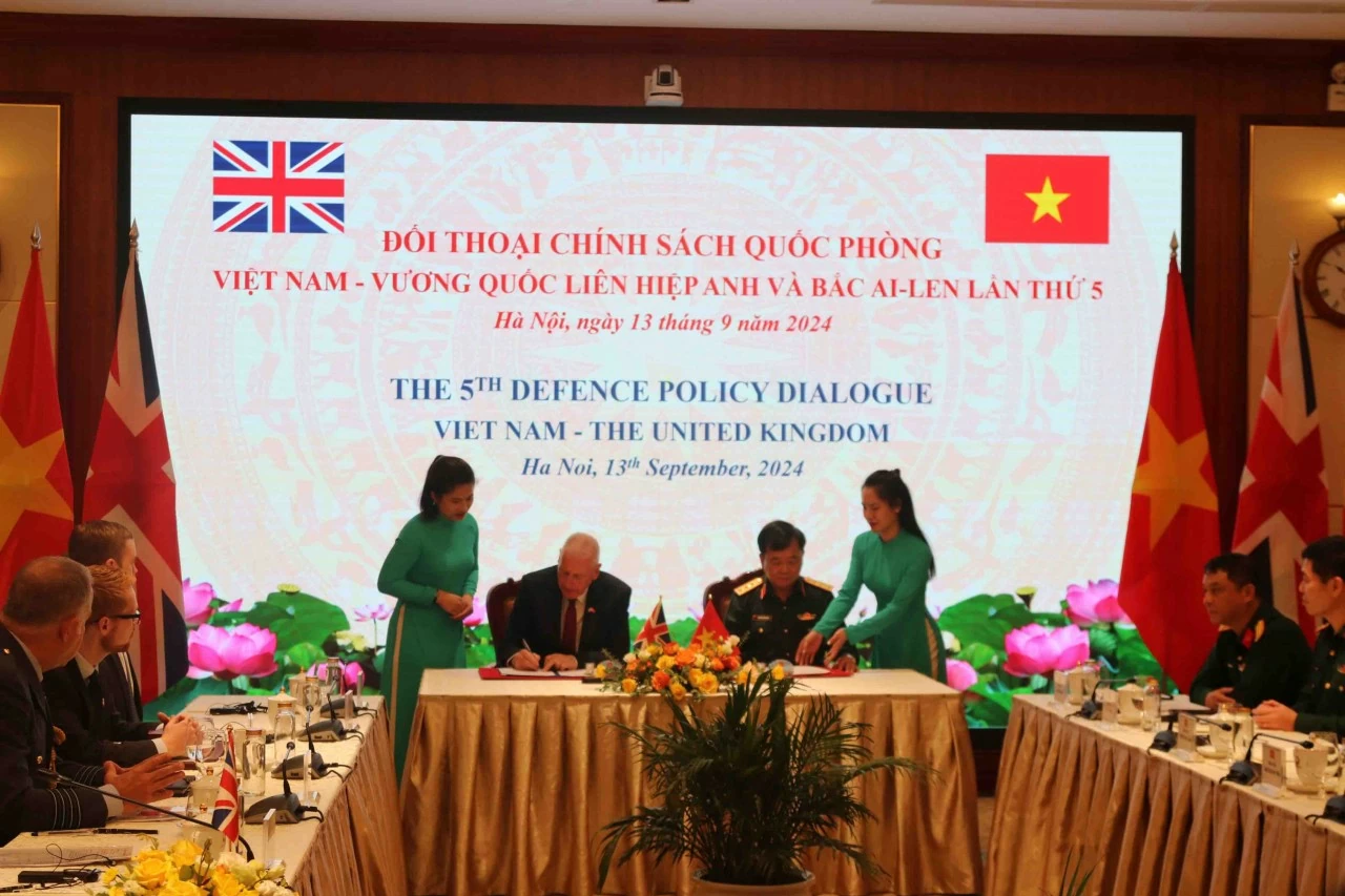 Vietnam-UK enhances defense relations for common peace and prosperity