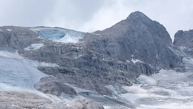 Nguy hiểm: Sông băng biểu tượng lớn nhất Italy đứng trước nguy cơ