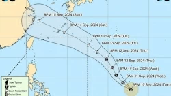 ﻿Bão Bebinca: Trung Quốc cảnh báo 'cuồng phong dữ dội', Nhật Bản dự báo sức gió ở tâm bão lên tới 126km/h