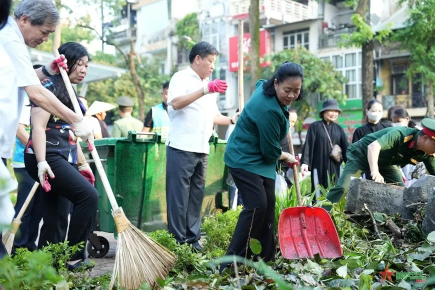 Bão tan, nước rút, TP. Hà Nội phát động toàn dân tham gia tổng vệ sinh môi trường