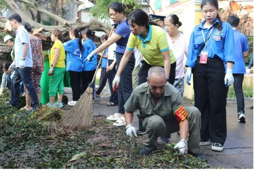 Bão tan, nước rút, TP. Hà Nội phát động toàn dân tham gia tổng vệ sinh môi trường