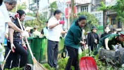 Bão tan, nước rút, TP. Hà Nội phát động toàn dân tham gia tổng vệ sinh môi trường