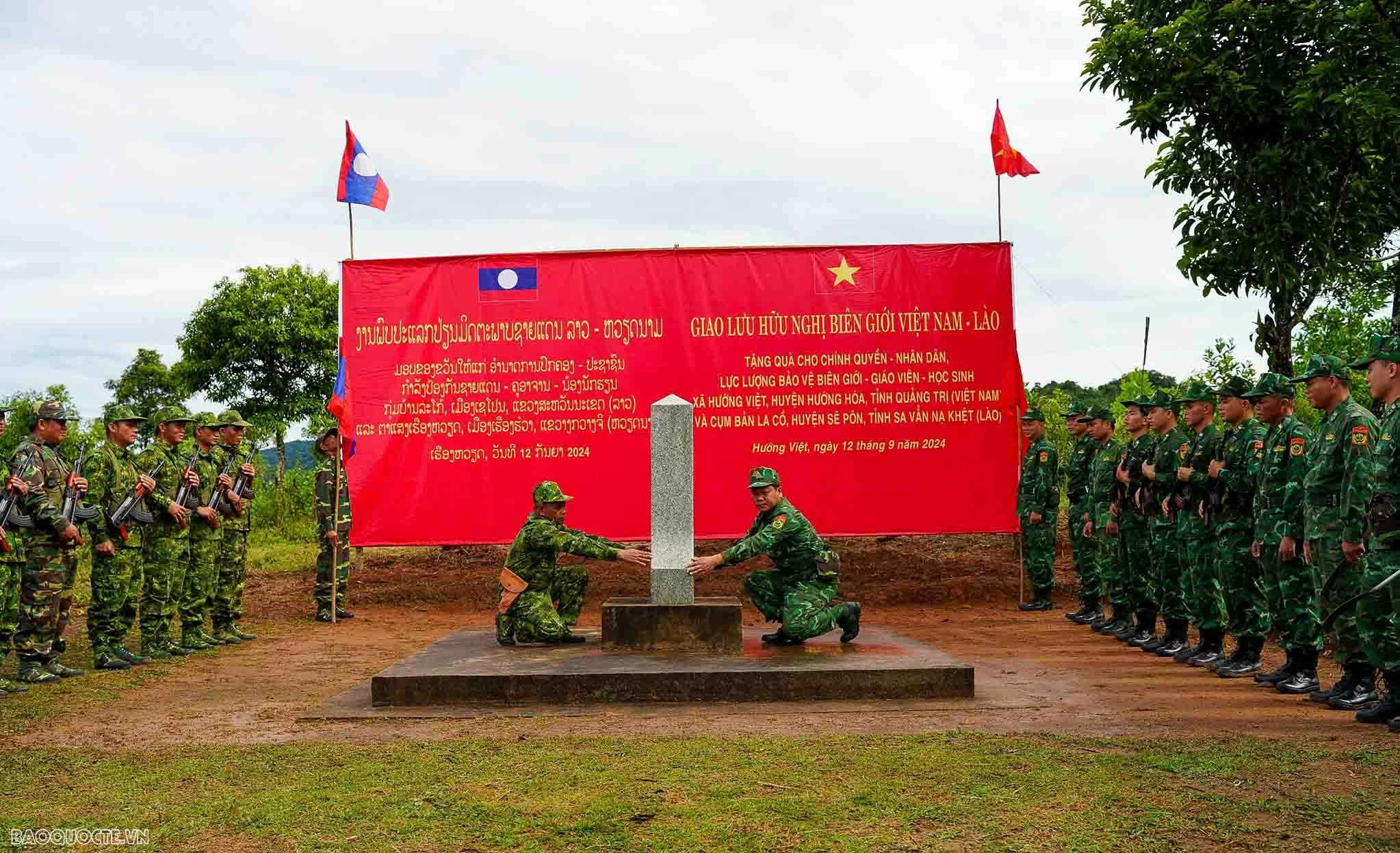 Trung thu sớm cho trẻ em biên giới Việt Nam Lào