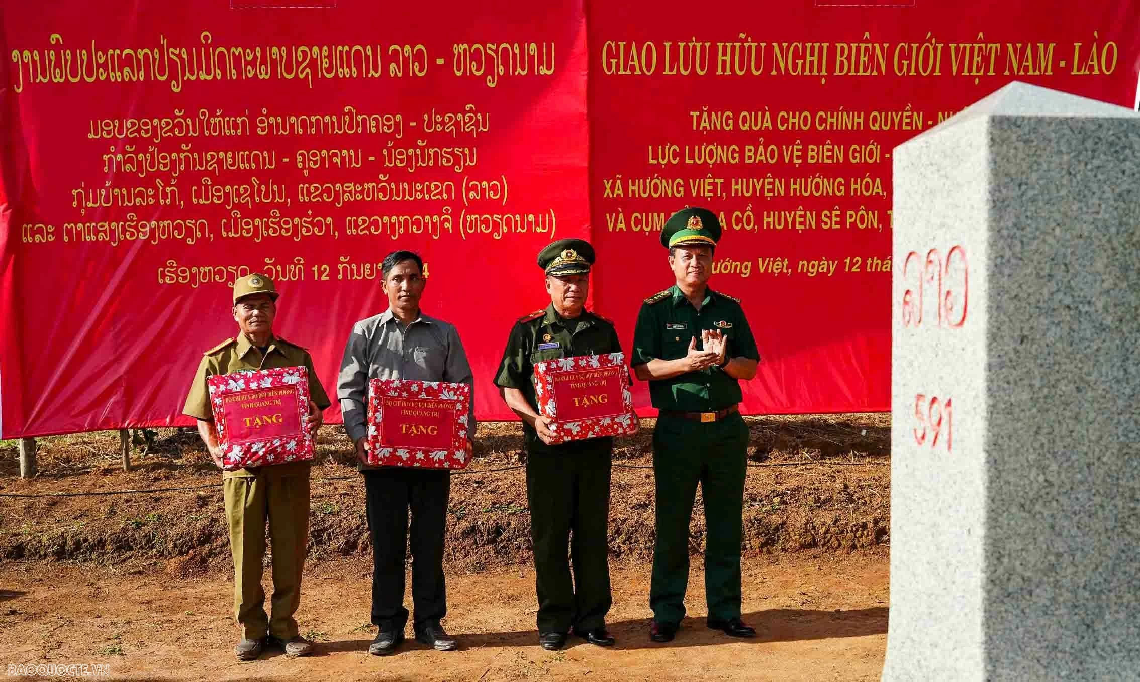 Trung thu sớm cho trẻ em biên giới Việt Nam-Lào Trung thu sớm cho trẻ em biên giới Việt Nam Lào