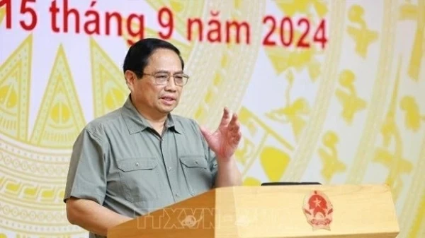 PM Chinh urges actions to settle typhoon aftermath, achieve growth target