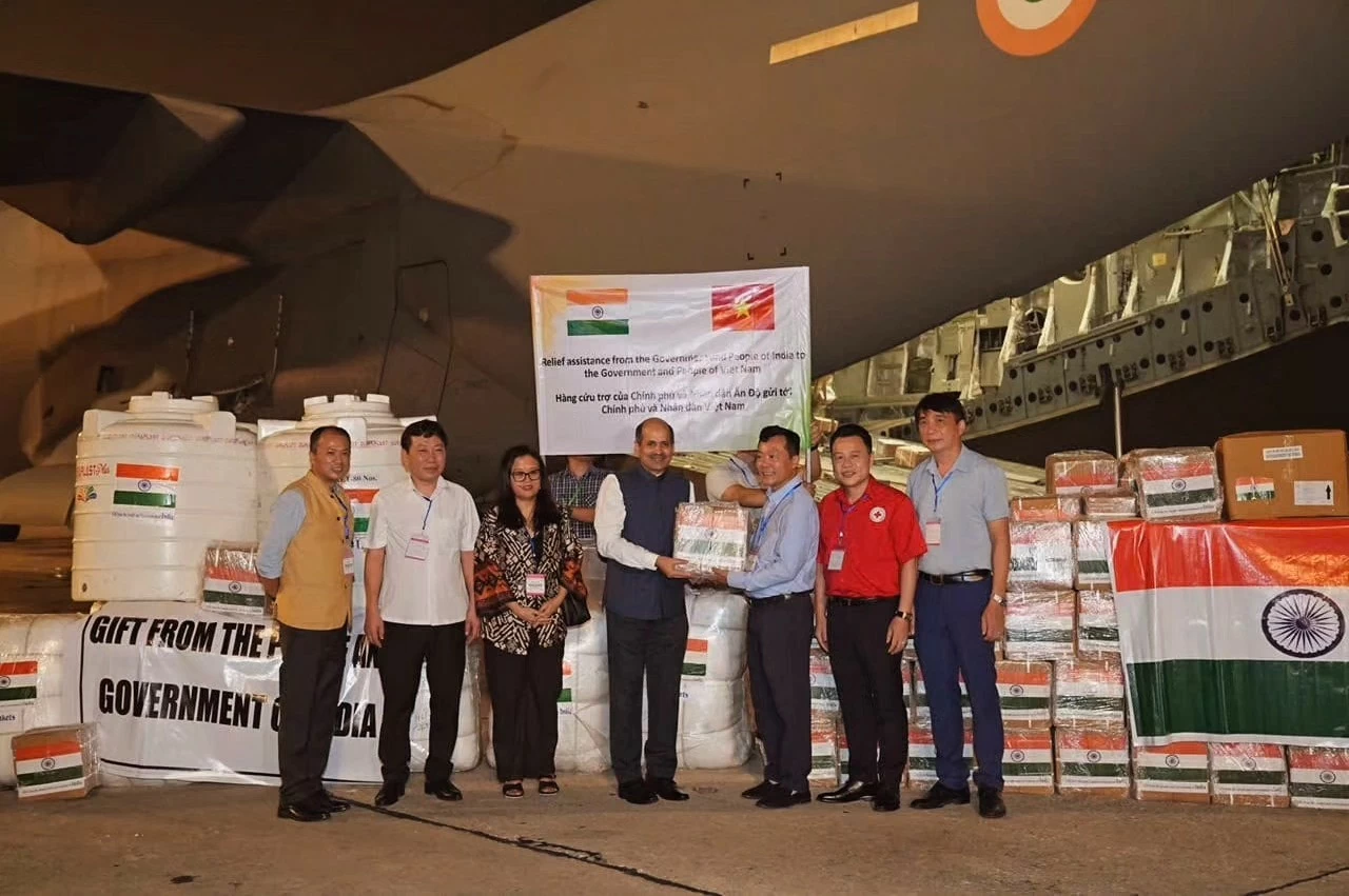 India delivers humanitarian relief supplies to Vietnam. (Photo: Indian Embassy in Vietnam)