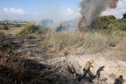 Trung Đông: Hezbollah nã hàng chục rocket vào Israel, Houthi 