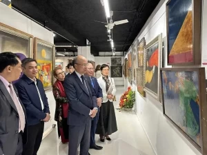 Vietnamese lacquer art introduced in Paris