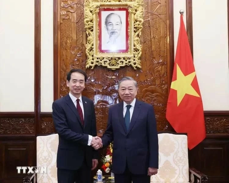 Party General Secretary and State President To Lam receives new Chinese Ambassador