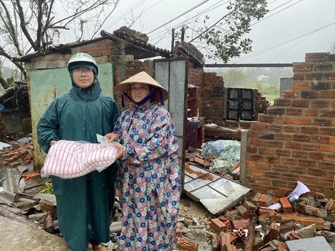 Cứu trợ sau bão lũ: Cần trao đúng 'cái cần câu'