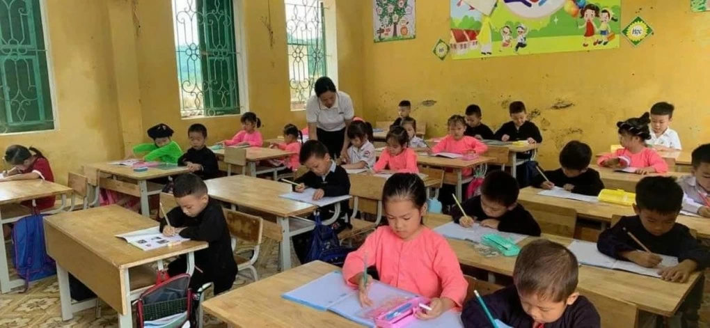 Bộ GD&ĐT đề nghị miễn giảm học phí cho học sinh vùng bão lũ Bộ GD&ĐT đề nghị miễn giảm học phí cho học sinh vùng bão lũ