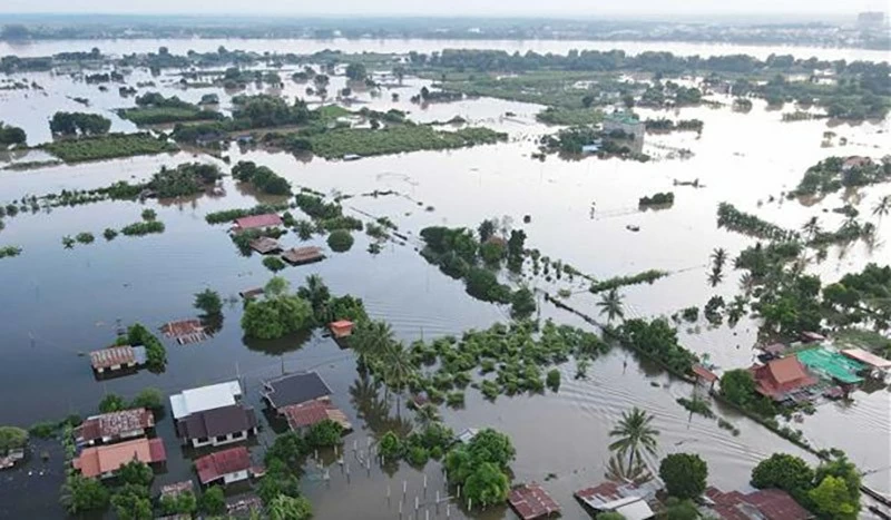 Điện thăm hỏi về tình hình ngập lụt, sạt lở do mưa lũ kéo dài ở Lào