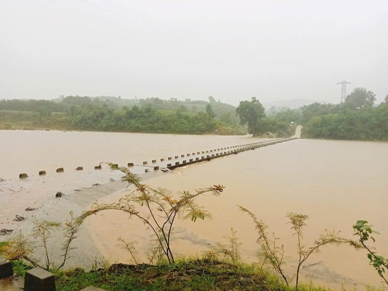 du bao thoi tiet nam nghe an ha tinh quang binh mua to den rat to canh bao lu quet sat lo sut lun dat tu thanh hoa den da nang