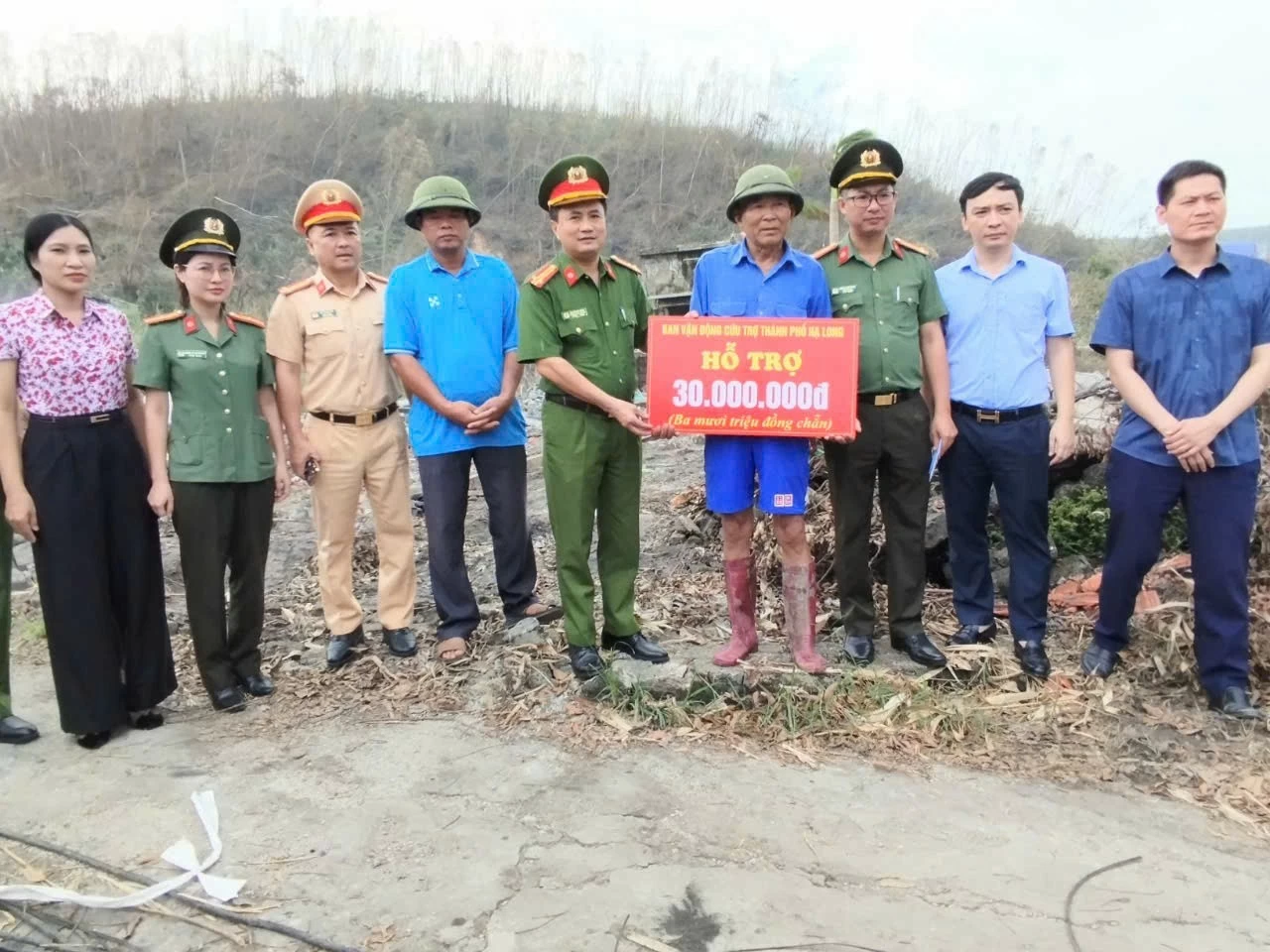 TP. Hạ Long hỗ trợ khẩn cấp 1,17 tỷ đồng cho 39 hộ gia đình có nhà bị sập hoàn toàn trong cơn bão số 3