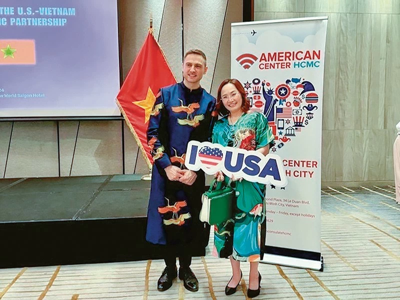 Mrs. Dang Huynh Uc My - Chairlady of TTC AgriS, met and spoke with Mr. Justin Walls - External Relations Officer of the U.S. Consulate General in Ho Chi Minh City