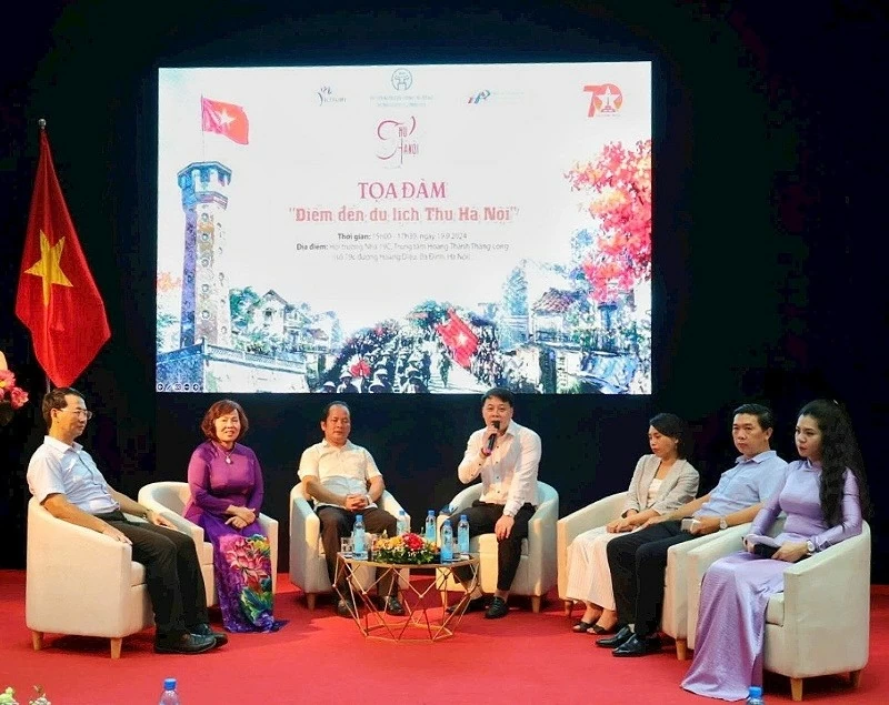Mùa Thu Hà Nội: 'Đặc sản’ của ngành du lịch của Thủ đô Mùa Thu Hà Nội: 'Đặc sản’ của ngành du lịch của Thủ đô