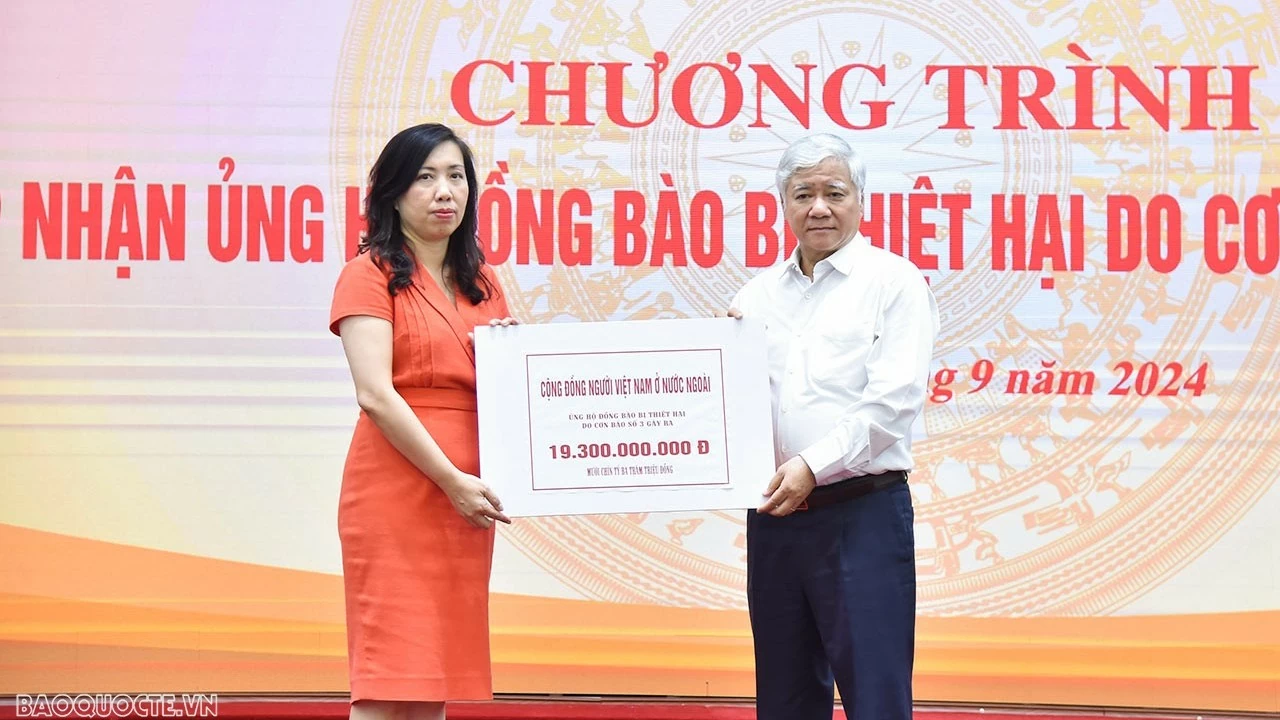 Bộ Ngoại giao và cộng đồng người Việt ở nước ngoài trao gần 19,3 tỷ đồng hỗ trợ đồng bào chịu ảnh hưởng của cơn bão số 3