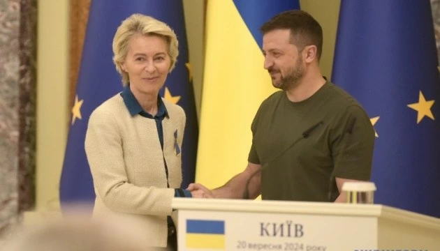 Tổng thống Ukraine Zelensky và Chủ tịch Hội đồng châu Âu Ursula von der Leyen trong cuộc họp báo chung tại Kiev, ngày 20/9. (Nguồn: Uukrinform)