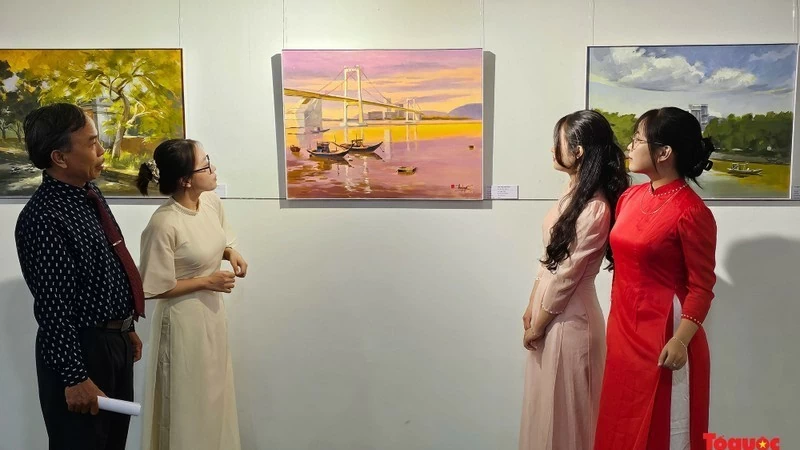 Painting exhibition highlights beauty of Da Nang City