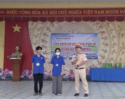 CSGT Hà Giang: Xây dựng văn hoá giao thông cho hơn 800 em học sinh tại trường THPT Đồng Yên