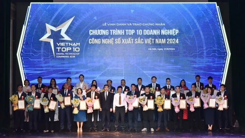 vinh danh top 10 doanh nghiep cong nghe so xuat sac viet nam 2024 lan thu 11