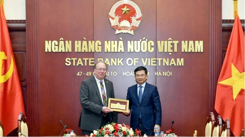 Anh ủng hộ tham vọng của Việt Nam phát triển trung tâm tài chính quốc tế mới