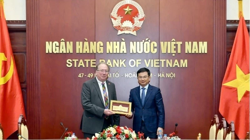 Anh ủng hộ tham vọng của Việt Nam phát triển trung tâm tài chính quốc tế mới