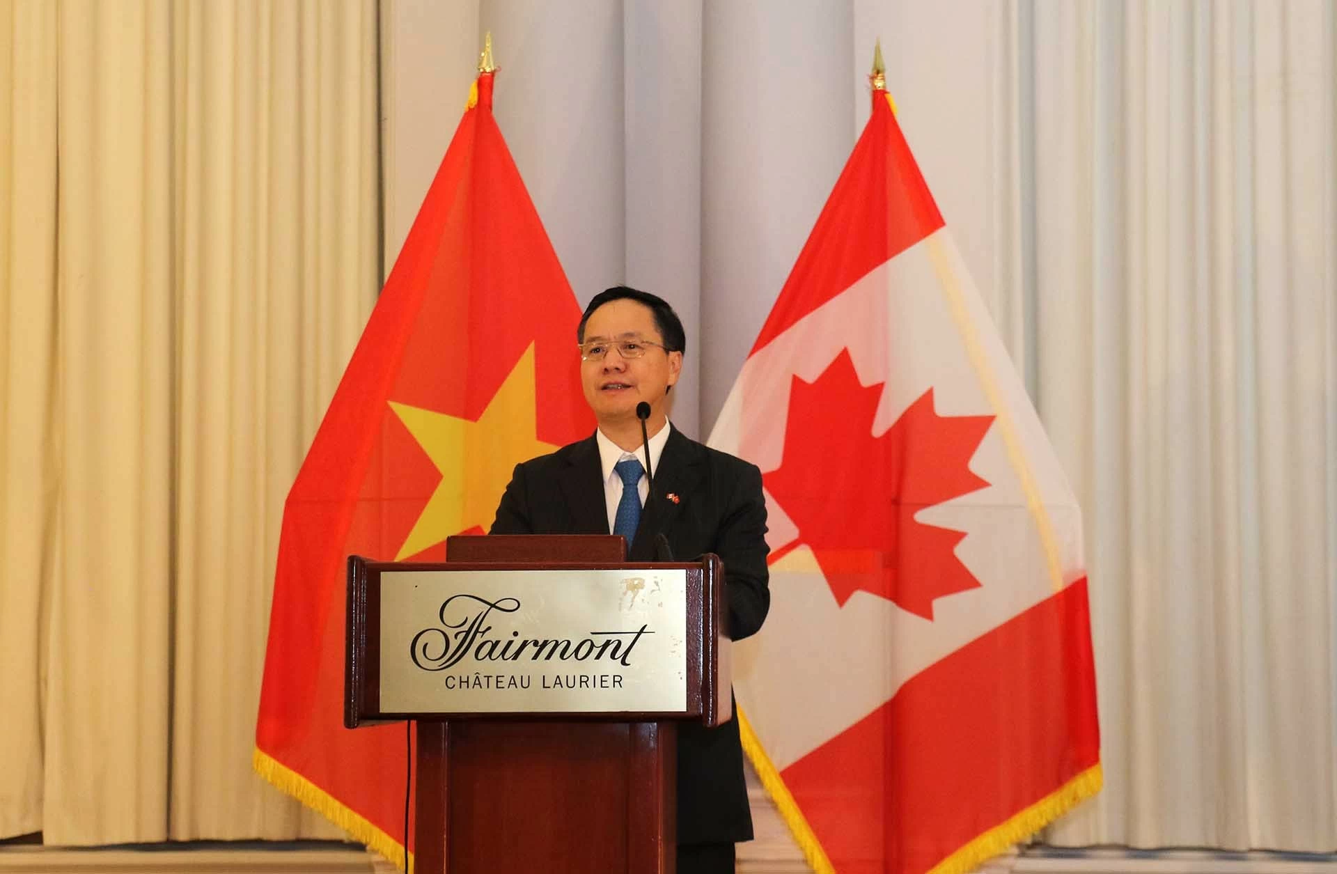 Đại sứ Phạm Vinh Quang phát biểu. Đại sứ Phạm Vinh Quang phát biểu.