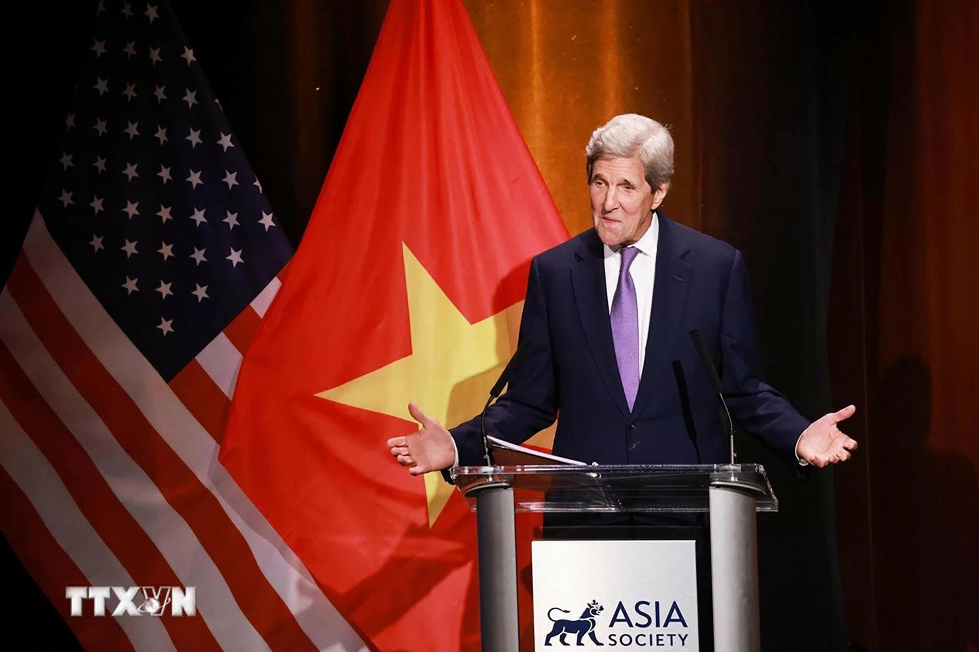 Cựu Ngoại trưởng John Kerry phát biểu. (Nguồn: TTXVN)