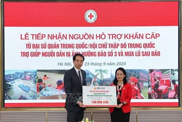 Vietnam receives 100,000 USD in Chinese donation for Typhoon Yagi victims