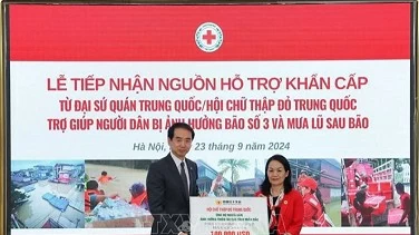 Vietnam receives 100,000 USD from Chinese Red Cross Society for Typhoon victims