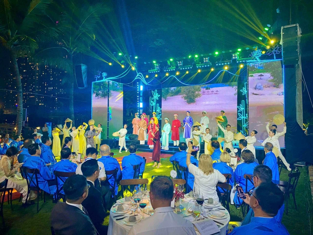 Khách mời quốc tế ấn tượng về một TP. HCM văn minh, hiện đại và nghĩa tình Khách mời quốc tế ấn tượng về một TP. HCM văn minh, hiện đại và nghĩa tình