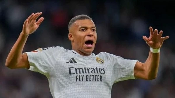 Real Madrid 'nín thở' chờ kết quả kiểm tra chấn thương cho Mbappe