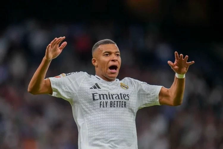 Real Madrid 'nín thở' chờ kết quả kiểm tra chấn thương cho Mbappe