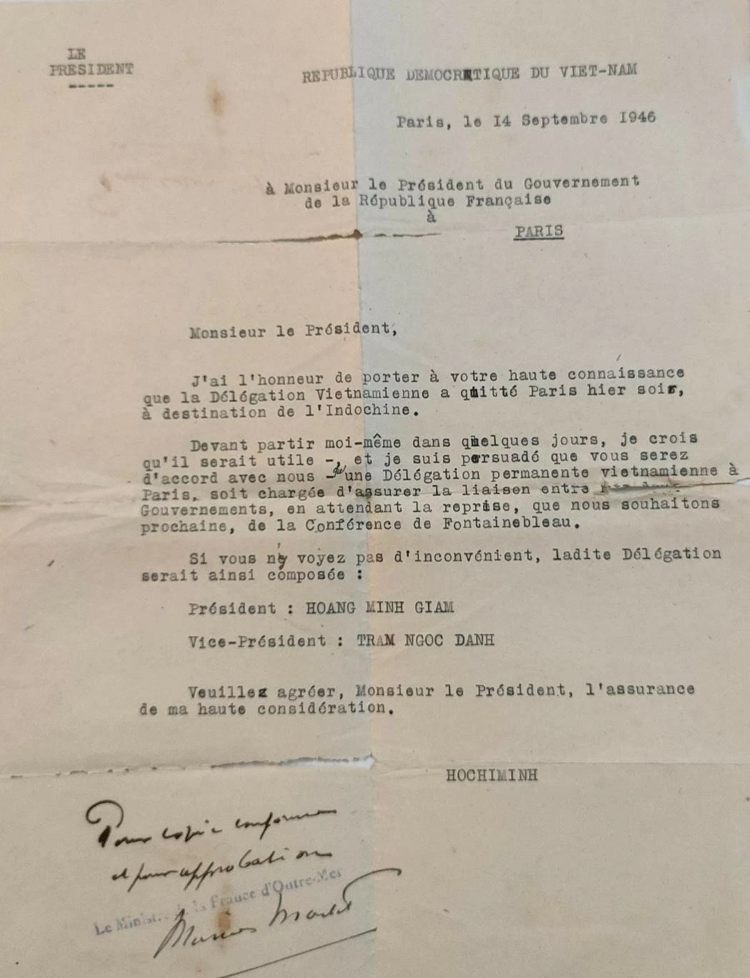 Công thư của Hồ Chủ tịch gửi Chủ tịch CP Pháp Georges Bidault  ngày 14-9-1946 cử ô HMG làm trưởng đoàn và ô TND làm phó đoàn đại diện thường trực VN tại Pháp. (Ảnh tư liệu)