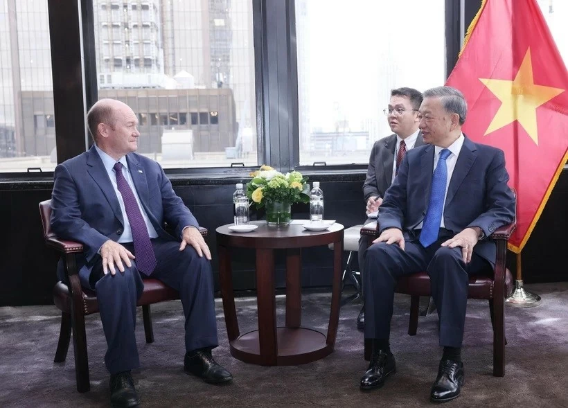 General Secretary, President To Lam meets US Senator Chris Coons