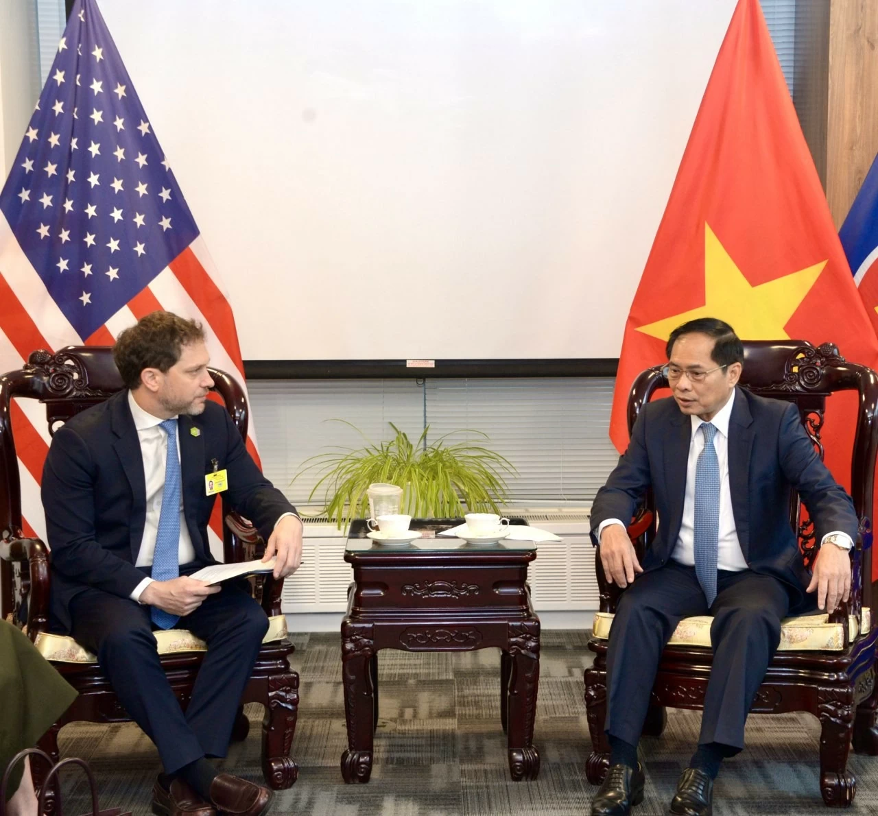 Phó Thủ tướng, Bộ trưởng Ngoại giao Bùi Thanh Sơn gặp Phó Cố vấn An