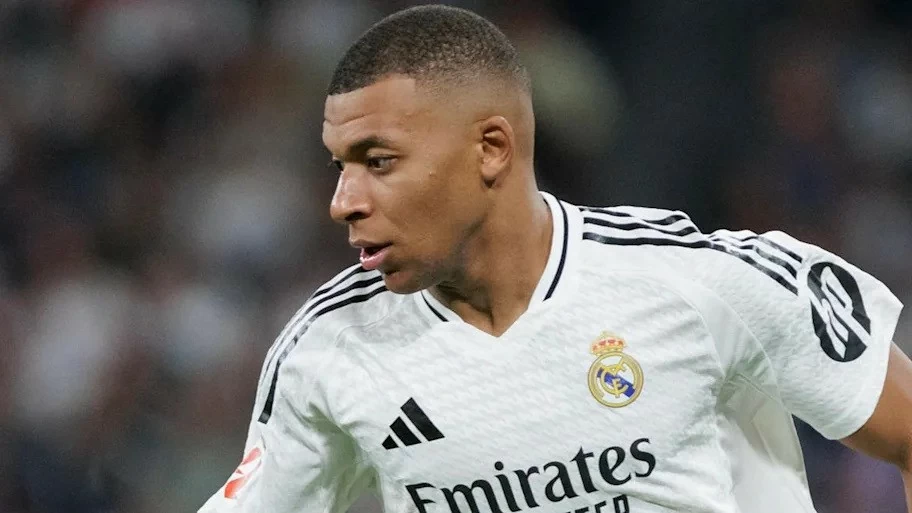 HLV Ancelotti dùng cầu thủ nào thay Mbappe ở derby Madrid?