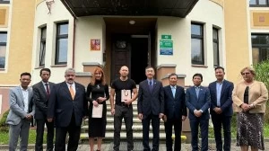 Vietnamese Embassy delegation holds working session with Czech city authorities