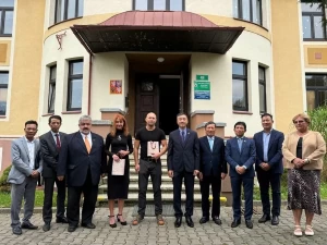 Vietnamese Embassy delegation holds working session with Czech city authorities