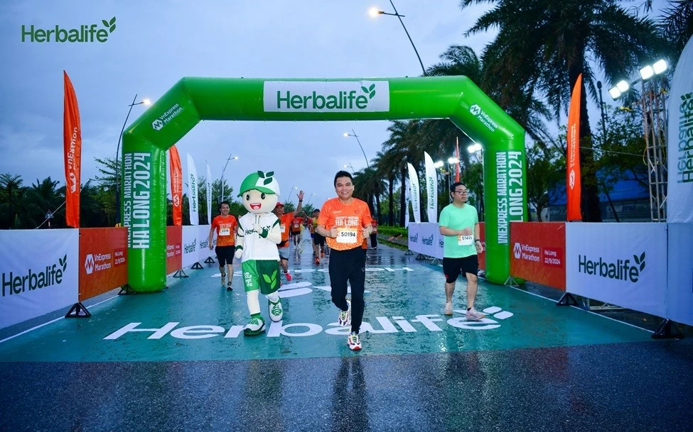 Herbalife Vietnam continues to encourage active lifestyles through VnEpxress Marathon Ha Long 2024