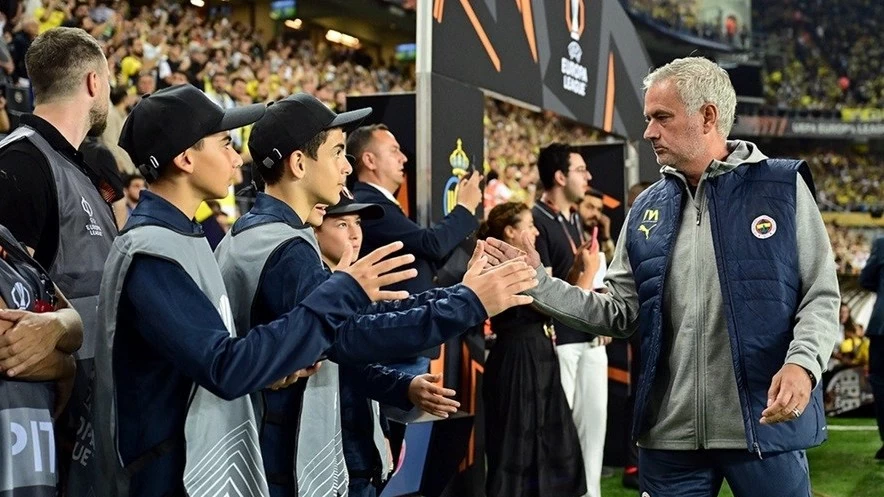 Vượt HLV Carlo Ancelotti, HLV Jose Mourinho lập kỷ lục mới