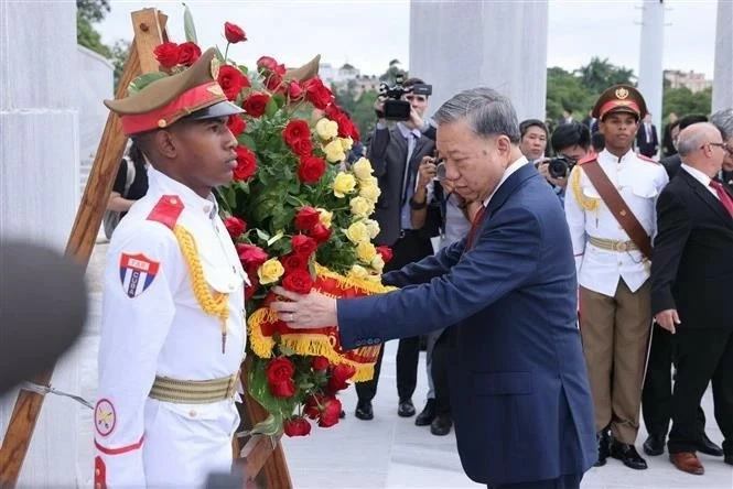 General Secretary, President To Lam lays wreath at Monument to Cuban National Hero